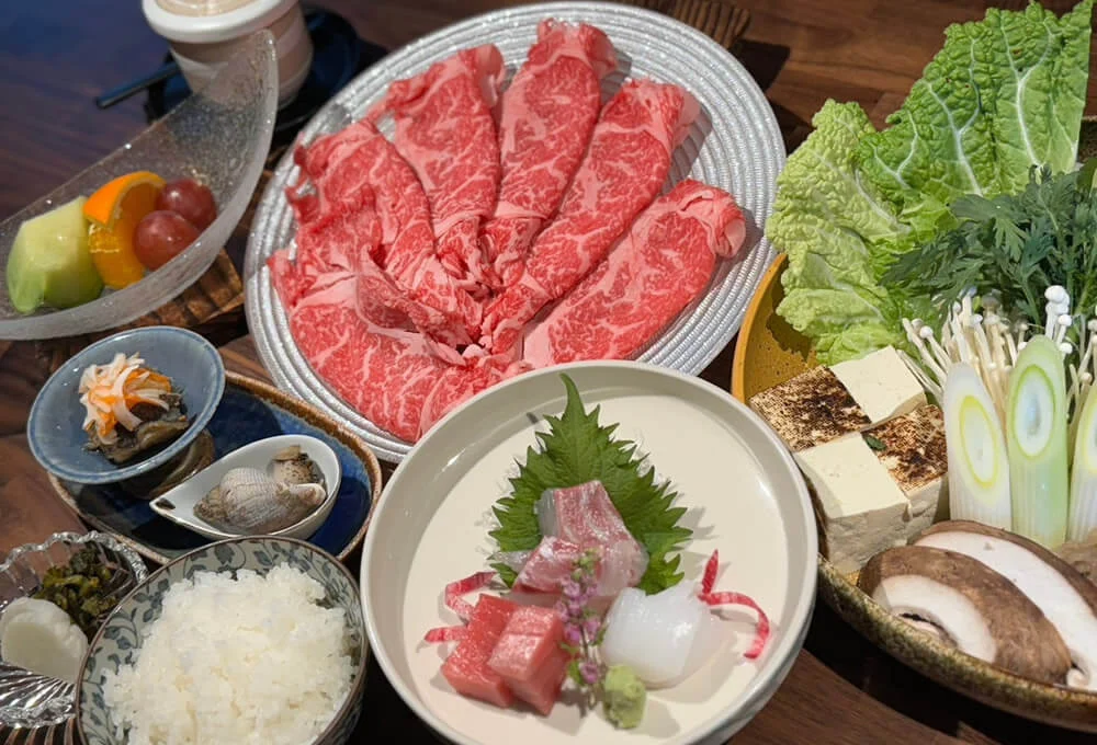 犬御殿のすき焼き料理の一例